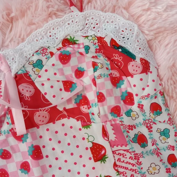 ⭐HOST PICK 🍓 Strawberry kawaii cropped top w/pleated skirt set! 😍 lace trim - Picture 4 of 12